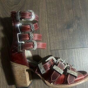 ***RARE Freebird by Steven BROOKLYN size 8 in red